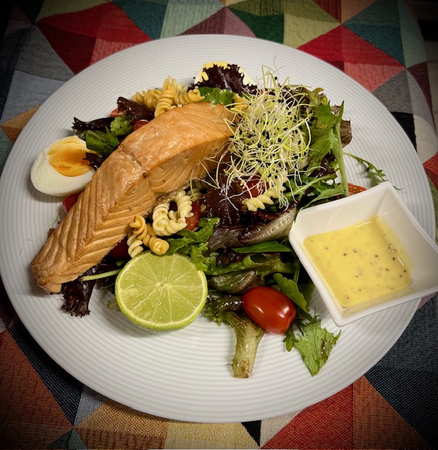 Salade au saumon fumé chaud